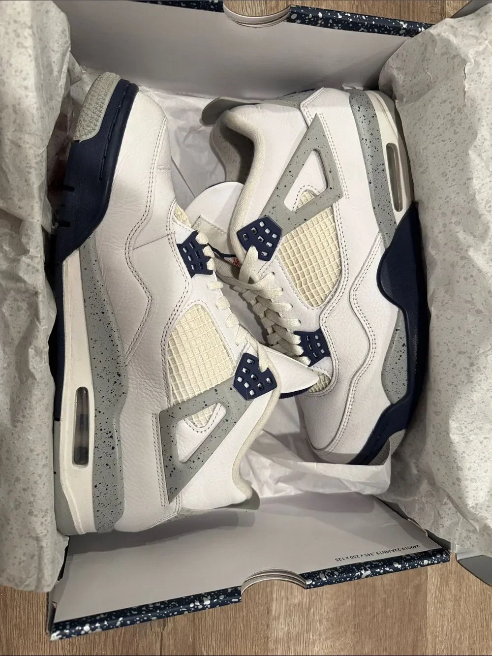 Jordan Men's White & Navy Retro Basketball Sneakers
